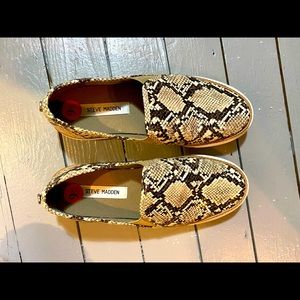 Steve Madden Snakeskin slip-on 9.5